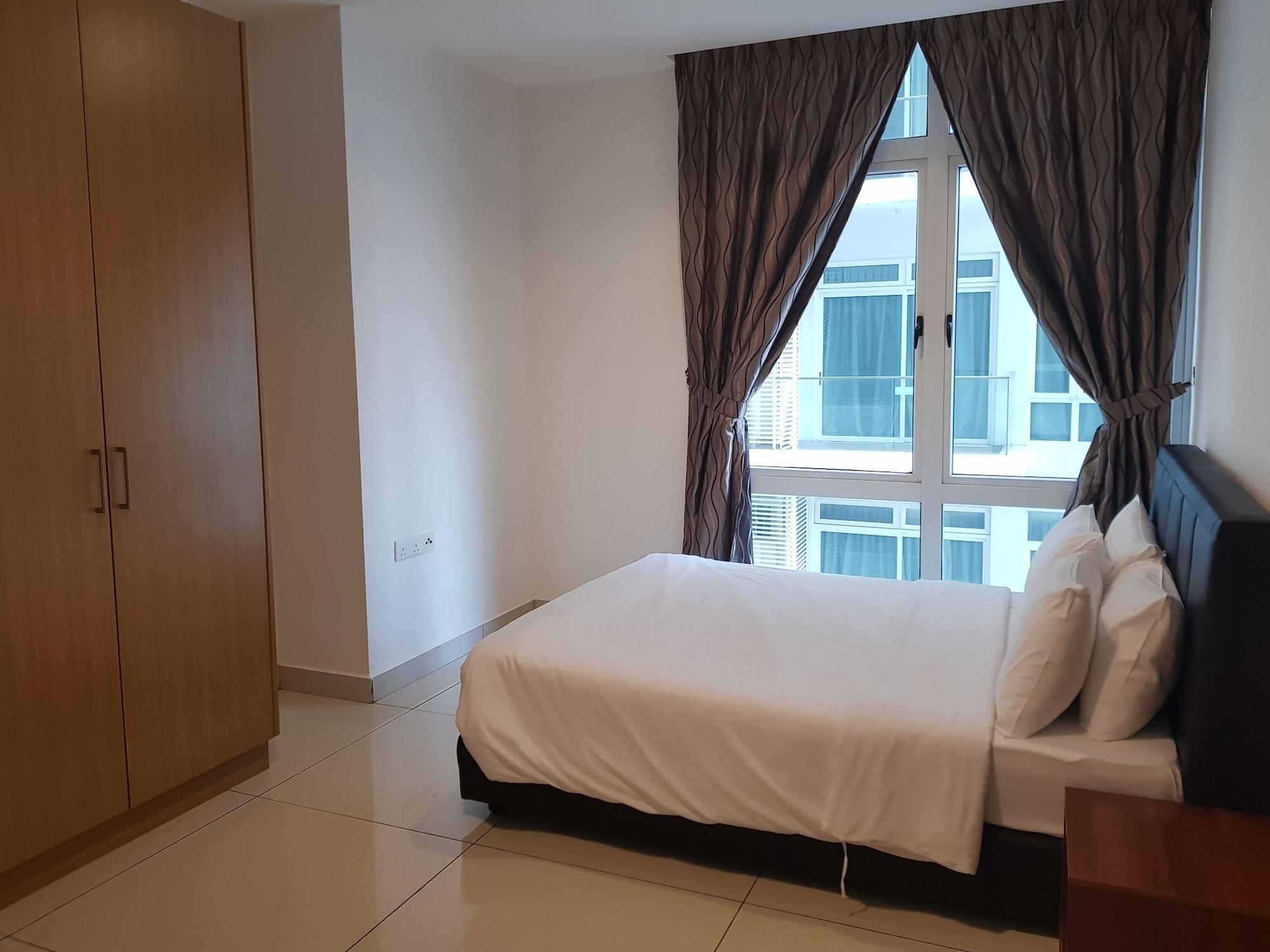 เคเอสแอล โฮเต็ลแอนด์รีสอร์ต Hotel ยะโฮร์บาห์รู ภายนอก รูปภาพ A bedroom in a condominium