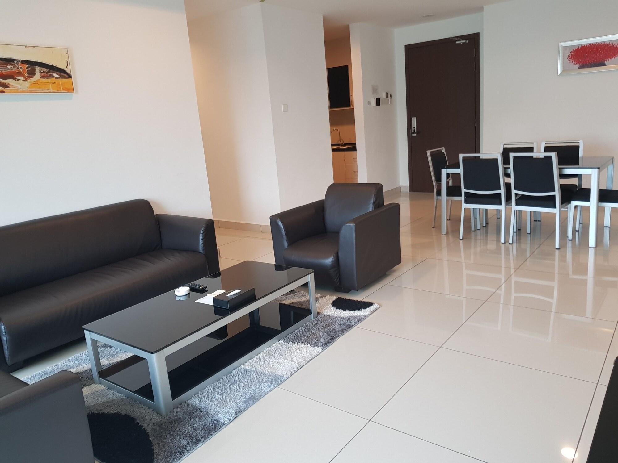 เคเอสแอล โฮเต็ลแอนด์รีสอร์ต Hotel ยะโฮร์บาห์รู ภายนอก รูปภาพ A living room in a modern apartment