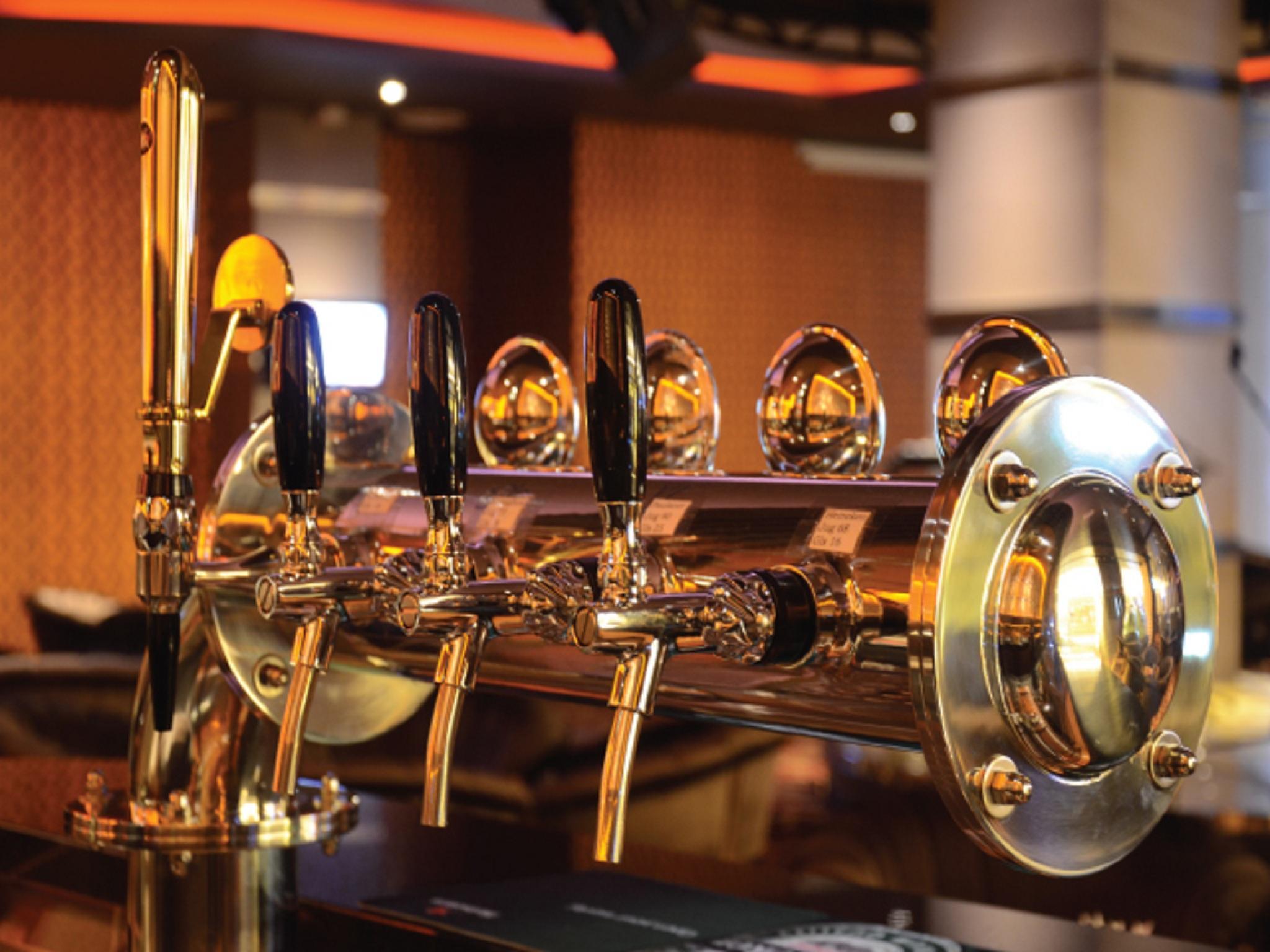 เคเอสแอล โฮเต็ลแอนด์รีสอร์ต Hotel ยะโฮร์บาห์รู ภายนอก รูปภาพ A typical beer tap