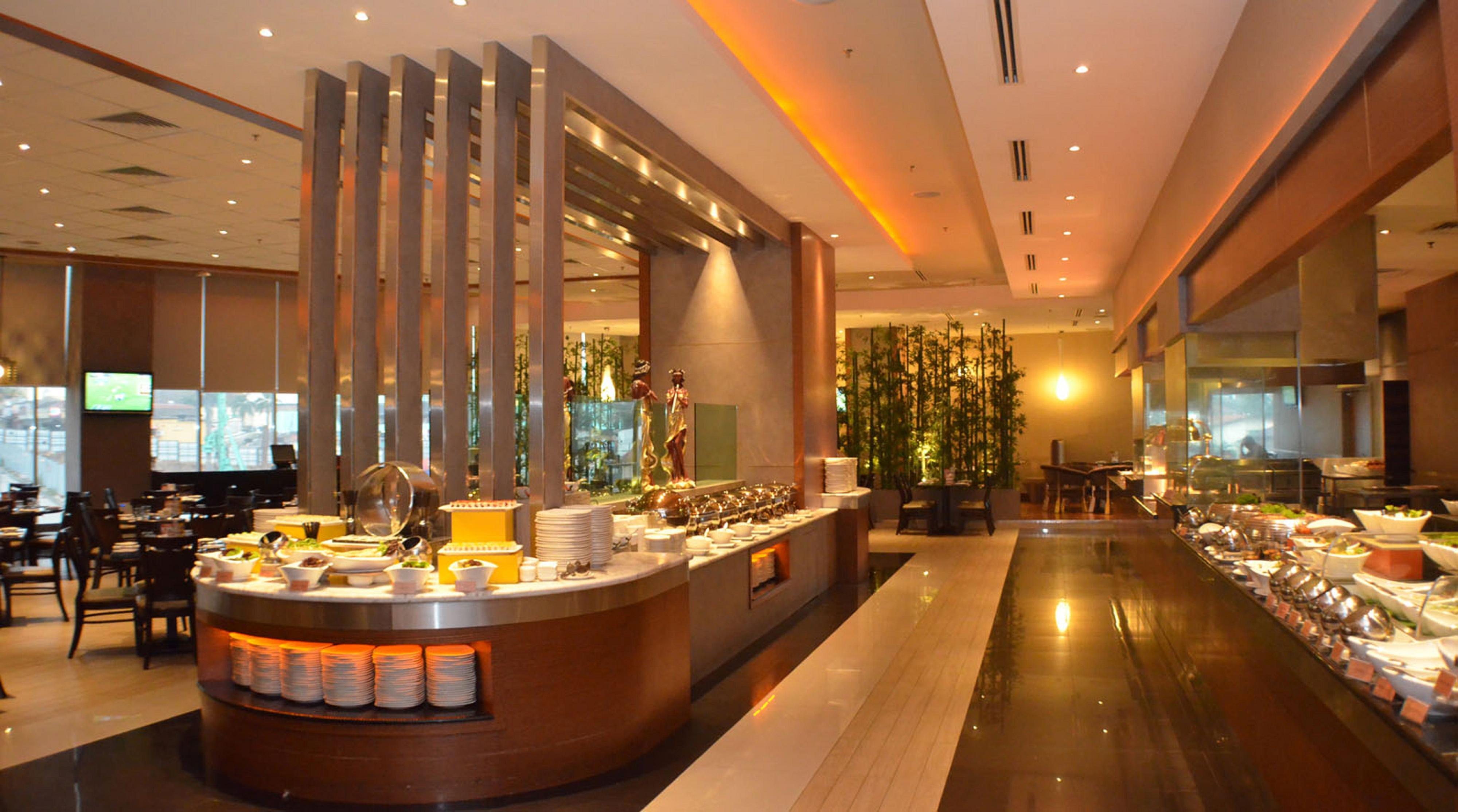 เคเอสแอล โฮเต็ลแอนด์รีสอร์ต Hotel ยะโฮร์บาห์รู ภายนอก รูปภาพ The hotel's buffet