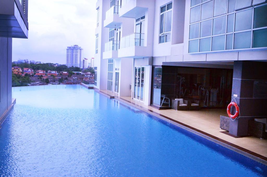 เคเอสแอล โฮเต็ลแอนด์รีสอร์ต Hotel ยะโฮร์บาห์รู ภายนอก รูปภาพ The pool at the hotel