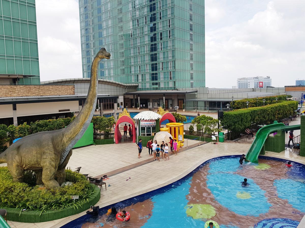 เคเอสแอล โฮเต็ลแอนด์รีสอร์ต Hotel ยะโฮร์บาห์รู ภายนอก รูปภาพ The park's swimming pool